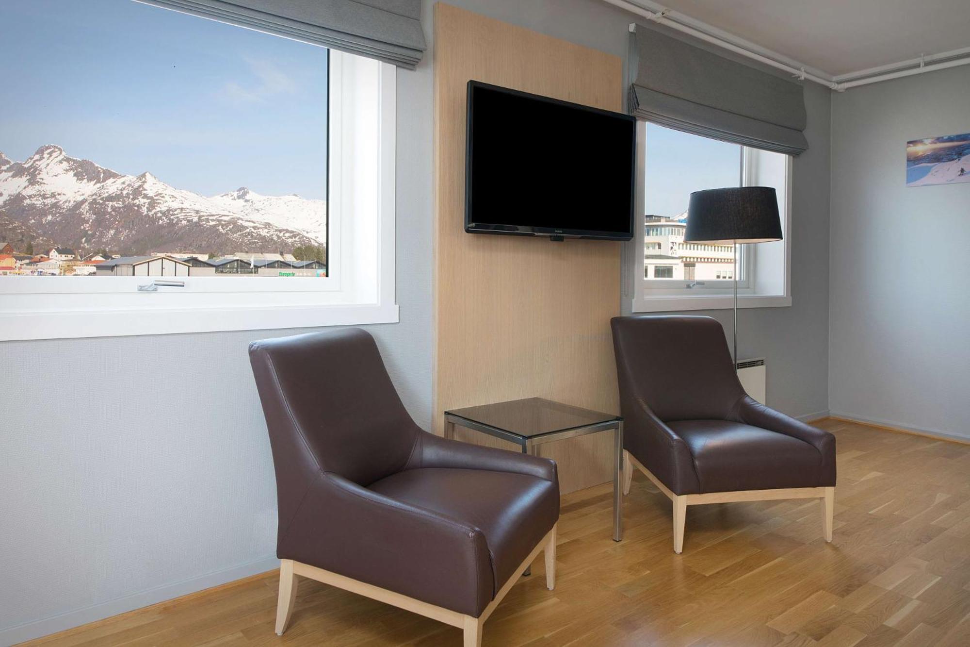 Scandic Vestfjord Lofoten Svolvær Esterno foto