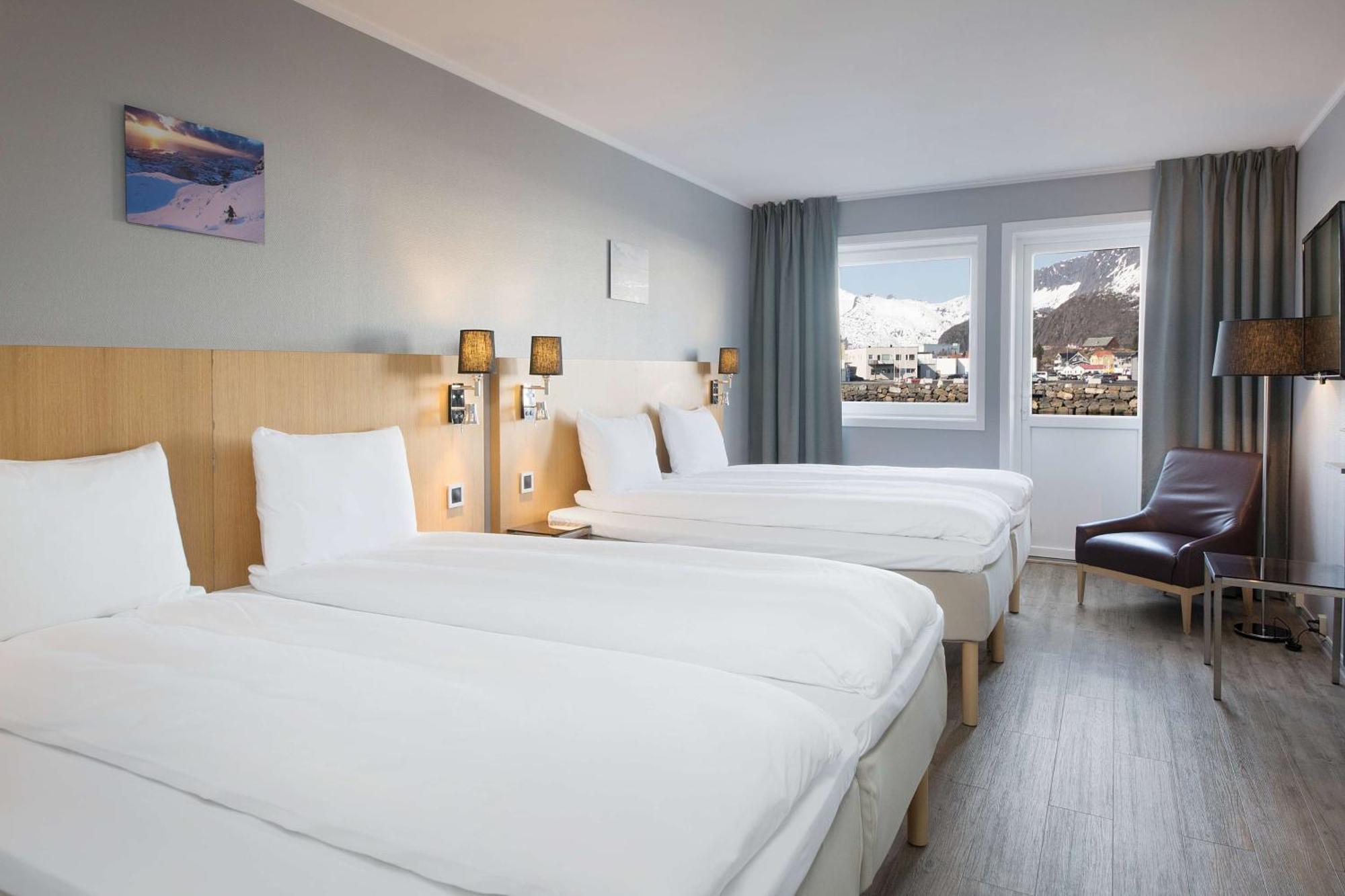 Scandic Vestfjord Lofoten Svolvær Esterno foto