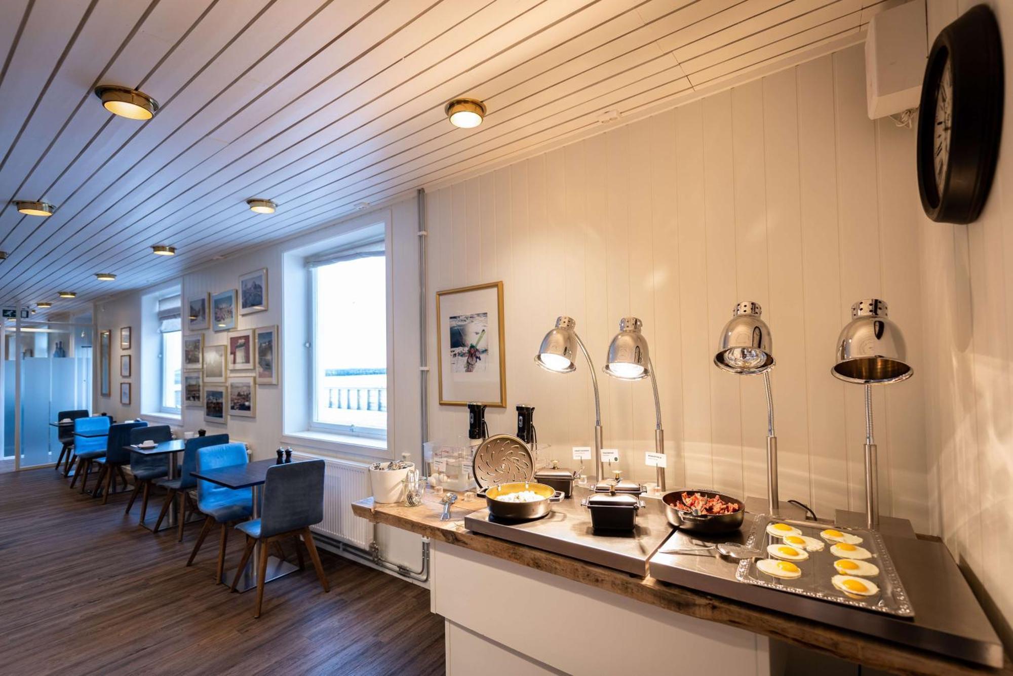 Scandic Vestfjord Lofoten Svolvær Esterno foto